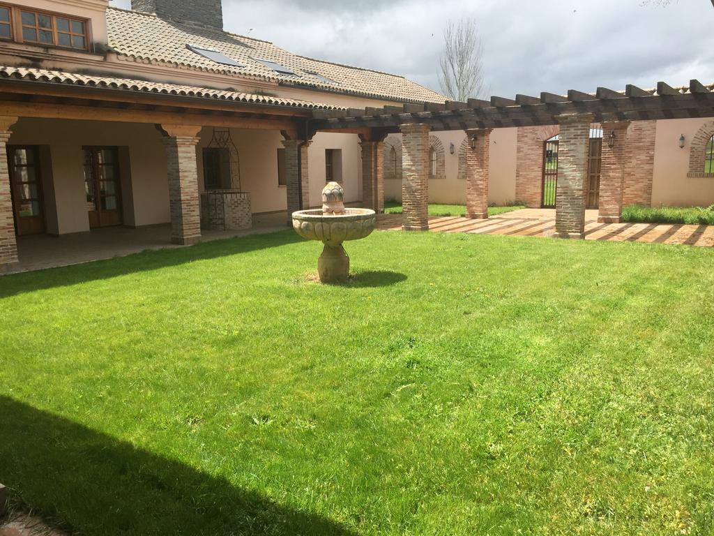 Vila La Casona Del Tormes Almenara de Tormes Exteriér fotografie